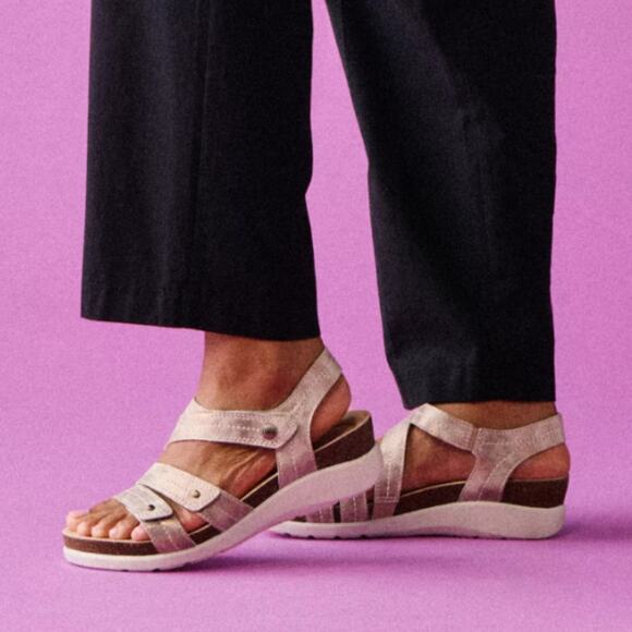 Clarks Women's Calenen Clara Strappy Wedge Sandals Bronze Metallic Size 8M - Picture 8 of 8